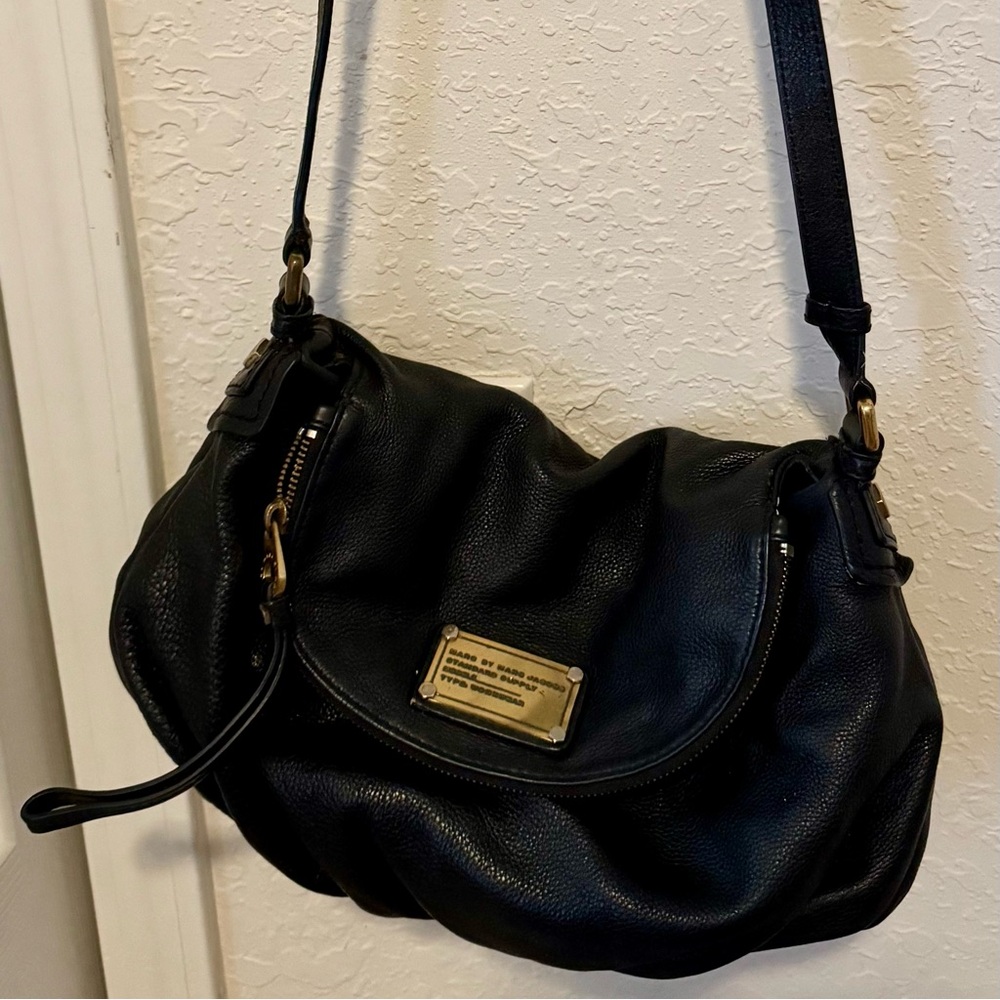 Black leather Marc Jacob’s Cross Body Bag with Adjustable Strap